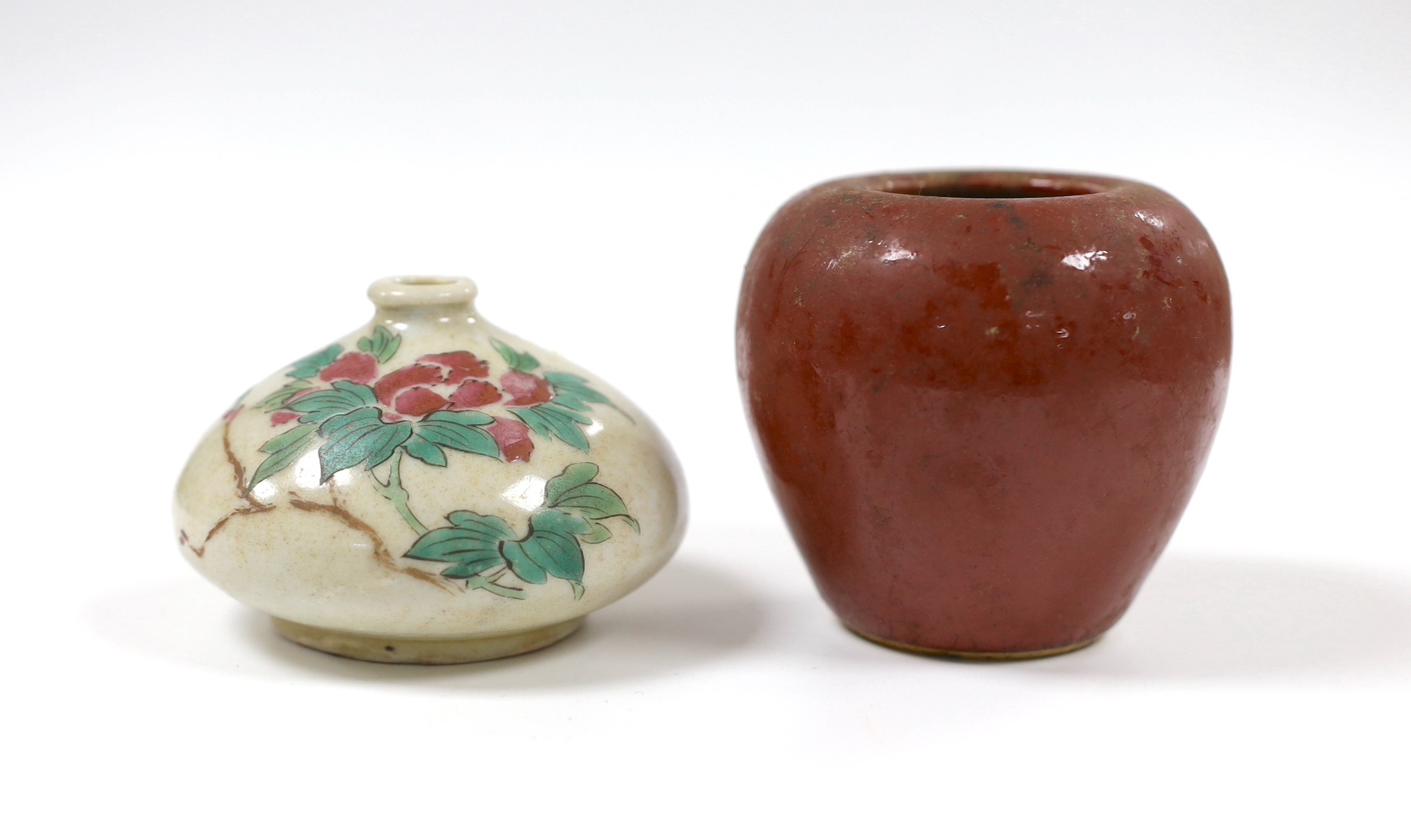 A Japanese rose vase, together with a sang de boeuf vase, tallest 7cm